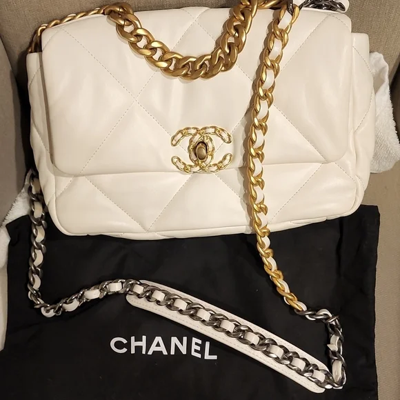 Chanel 19 handbag - Picture 3 of 6